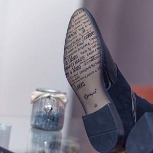 A vőlegény lakásán készült, kreatív fotó, pillanatkép